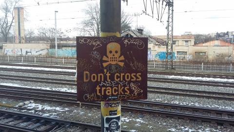 Don't cross tracks